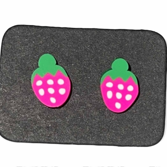 New Handmade Artisan Strawberry Polymer Clay Hypoallergenic Stud Earrings - Picture 1 of 7